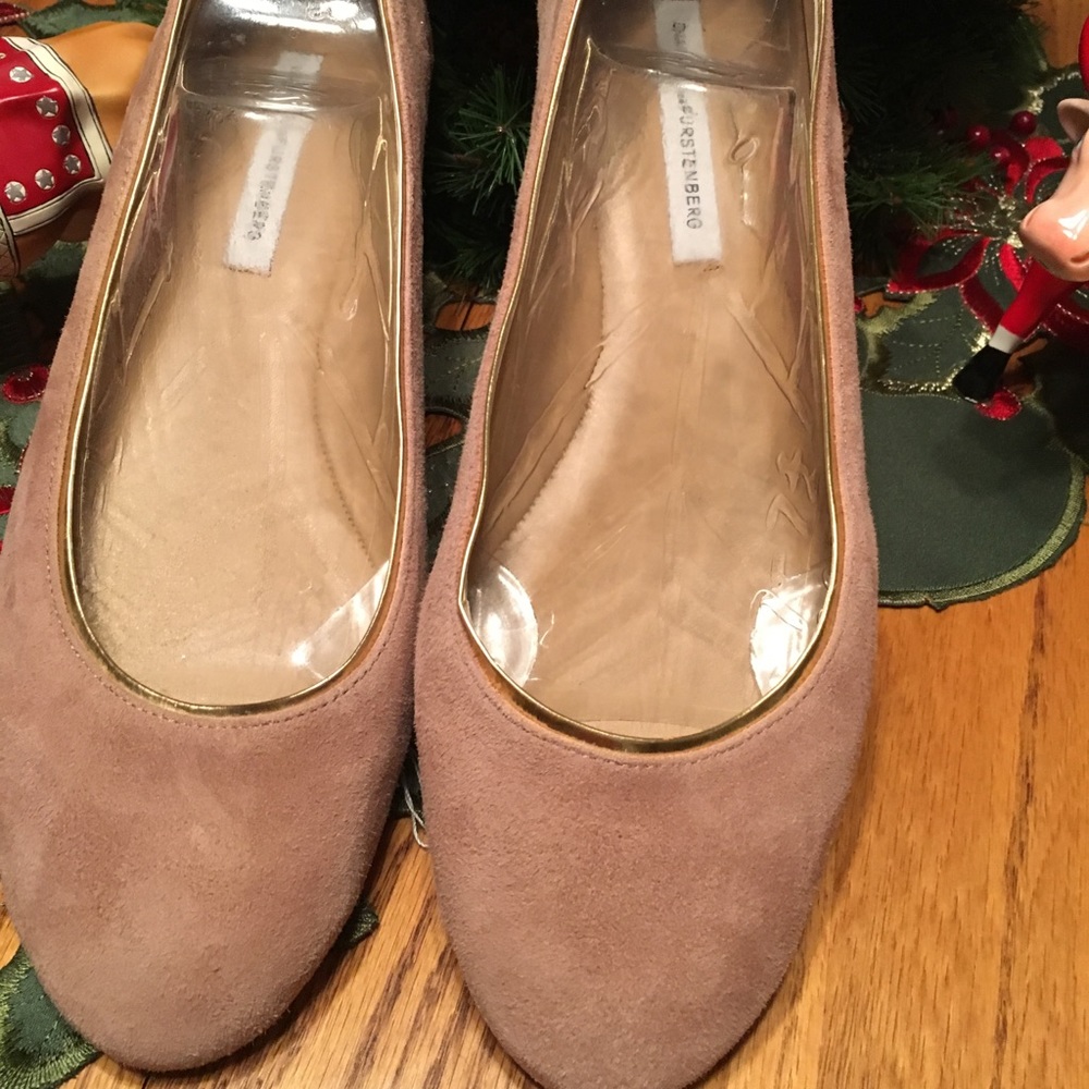 NWOT Diane von Furstenberg suede flats